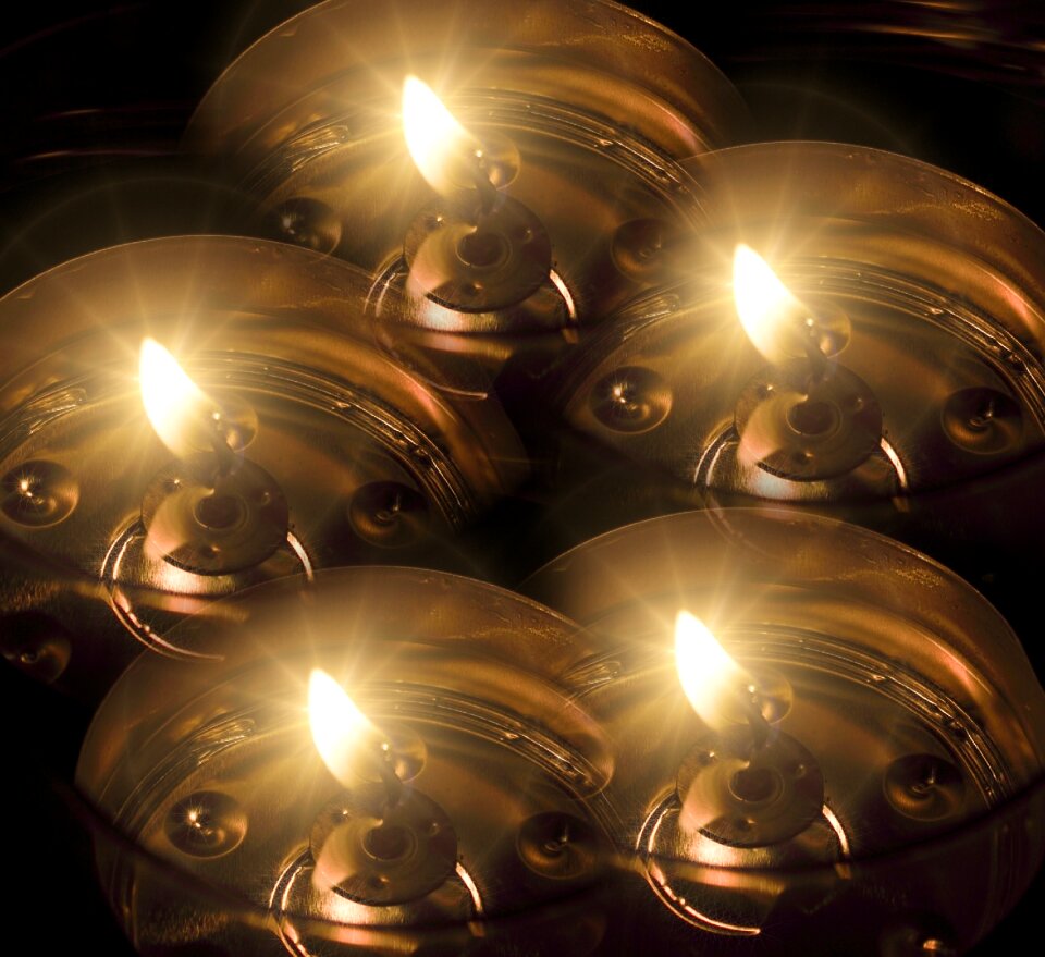 Light candlelight lights