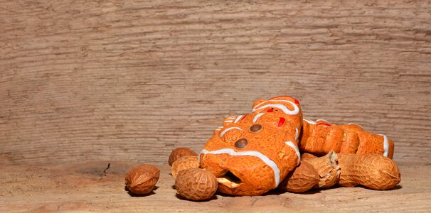 Gingerbread man males fell down