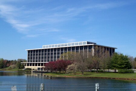 Lake architecture modern