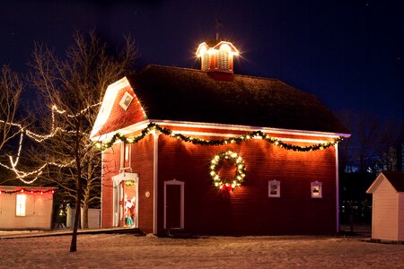Xmas lights red house