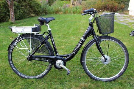 Electric women's bicycle basket
