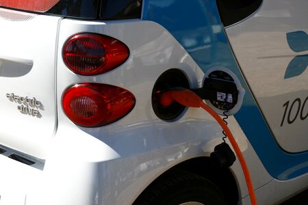 Vehicle plug load