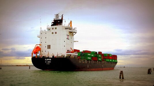 Freighter cargo ship porto
