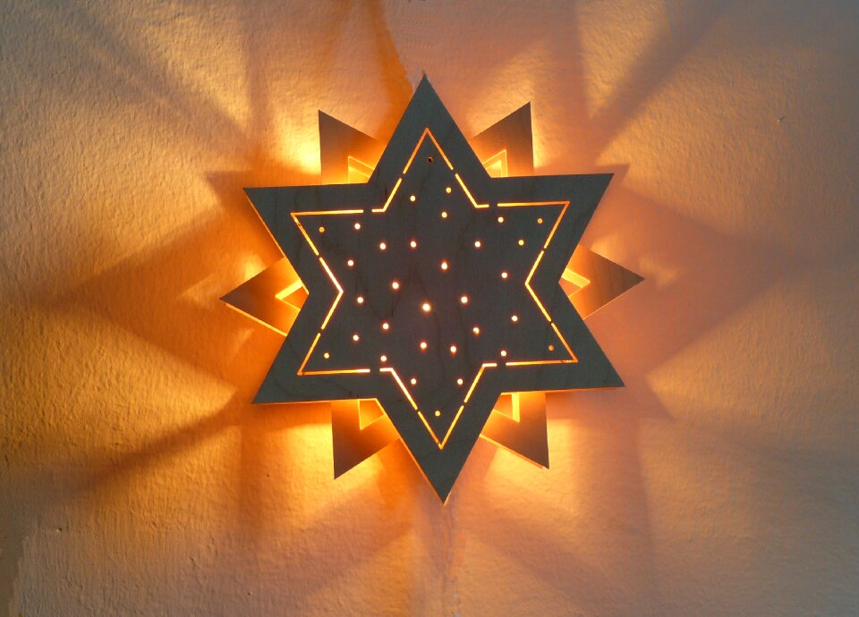 Illuminated wood star mood