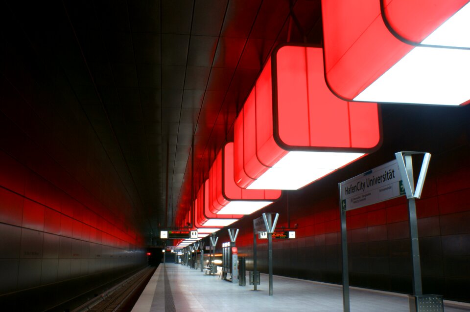 Metro hamburg red