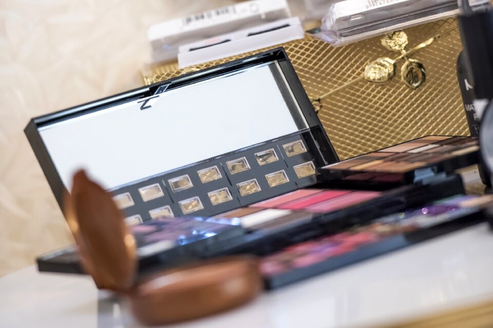 Care make-up cosmetic