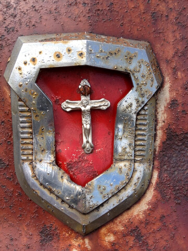 Rusty cross antique
