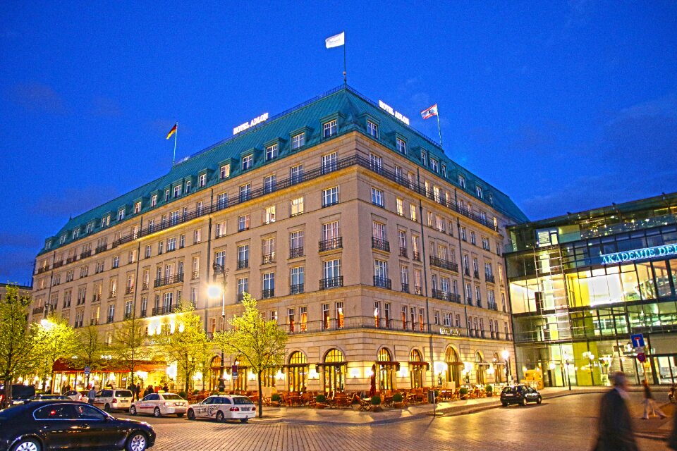 Building places of interest hotel adlon
