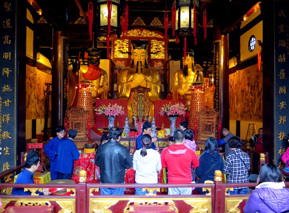 Yu yuan garden city ​​god temple historic center