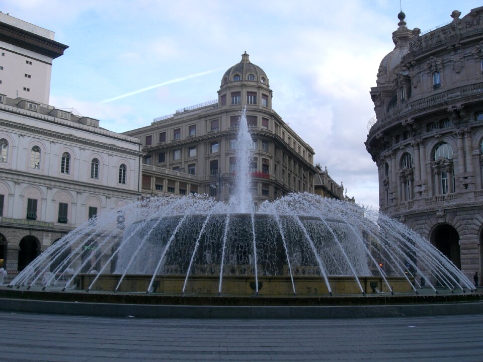 Italy piazza de ferrari fontana