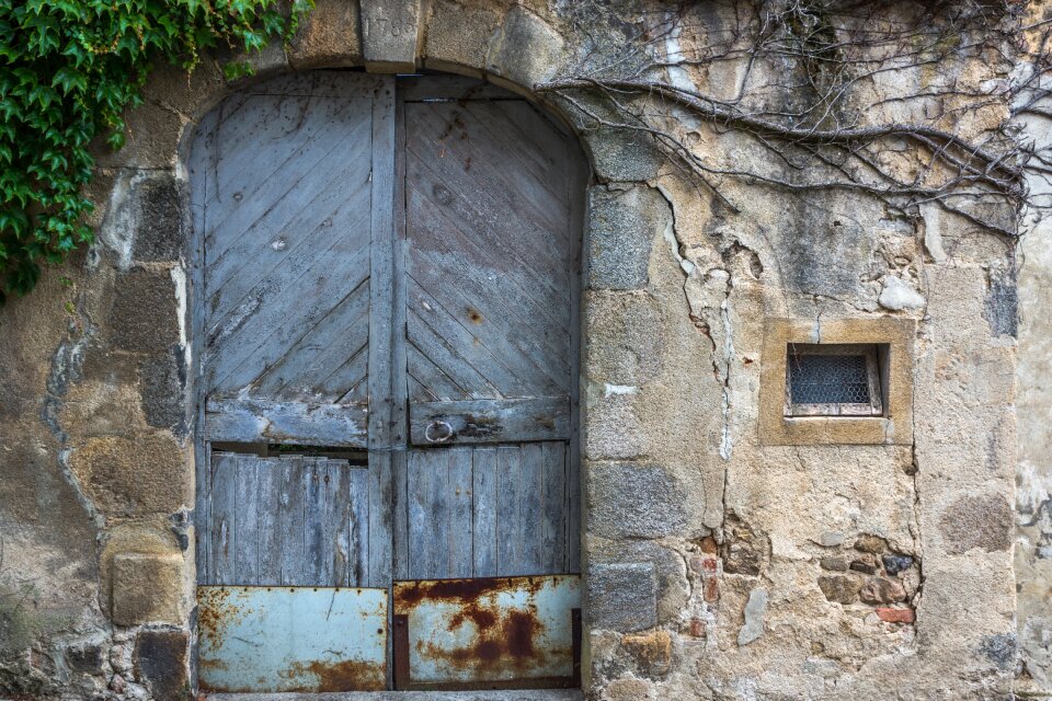 Door wall stones