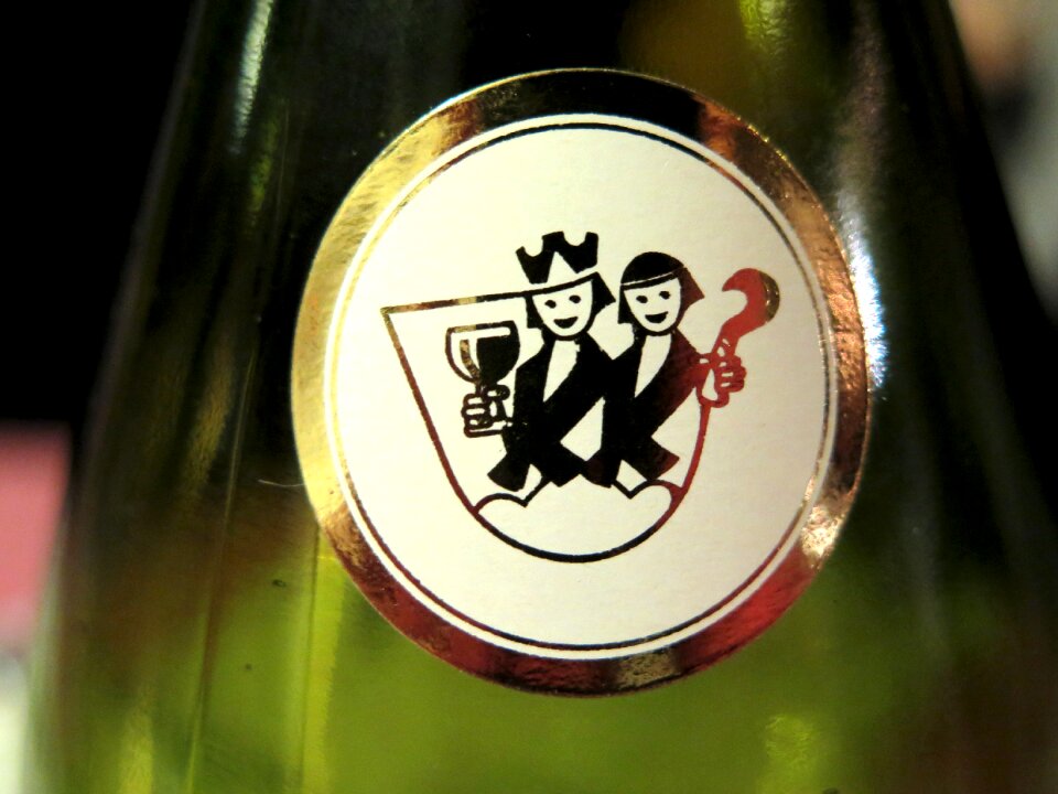 Wine logo wine green
