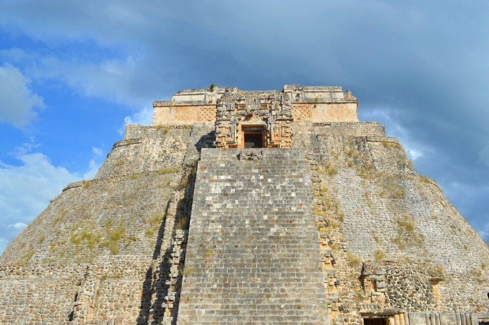 Architecture uxmal aztec