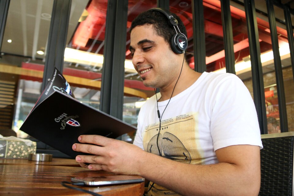 Listen music reading