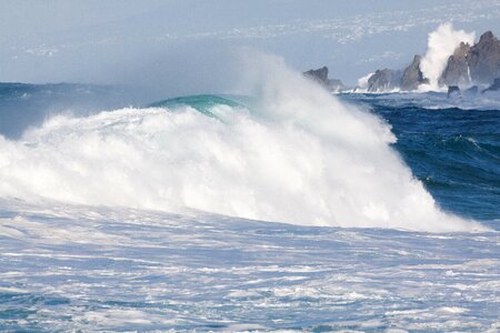 Wave water spray