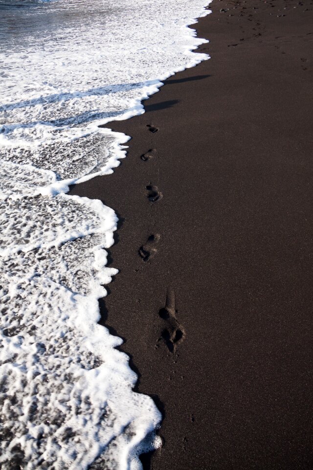 Black barefoot trace