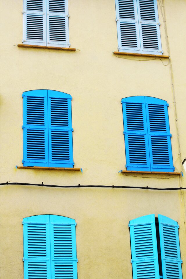 House facade former