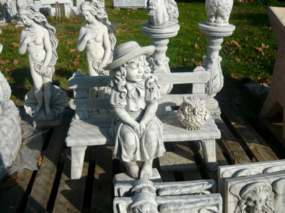 Sculpture italian little girl