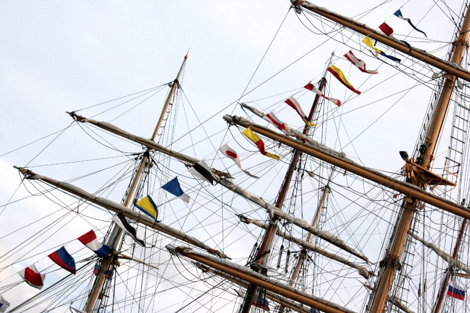 Mast the sky is gray flags