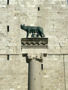 Sculpture italian wolf