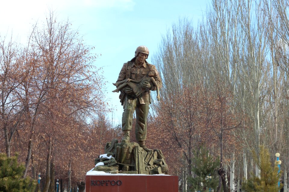 Help man sculpture