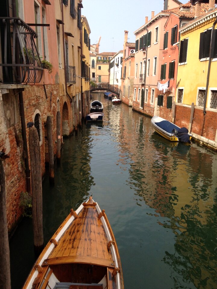 Gondola calle canal