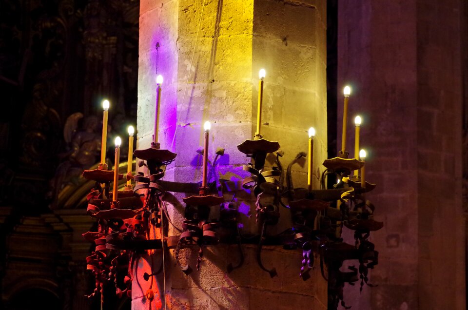 Lights pillar candles