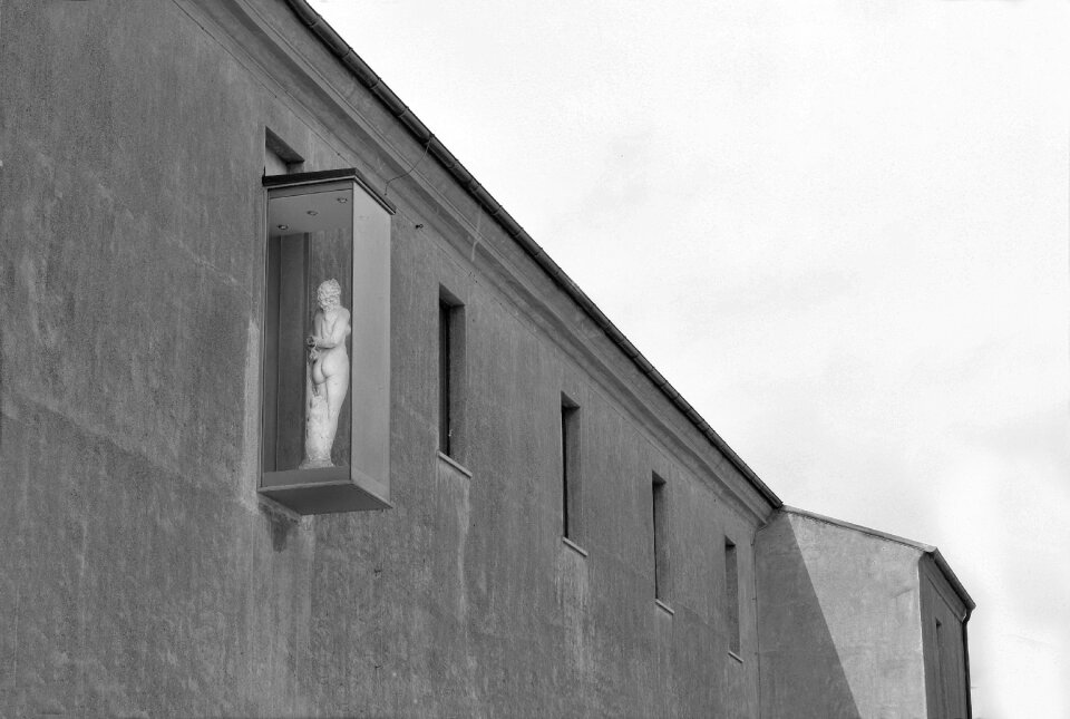 Architecture structure nude