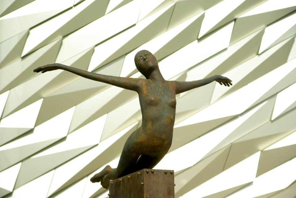 Museum titanic sculpture
