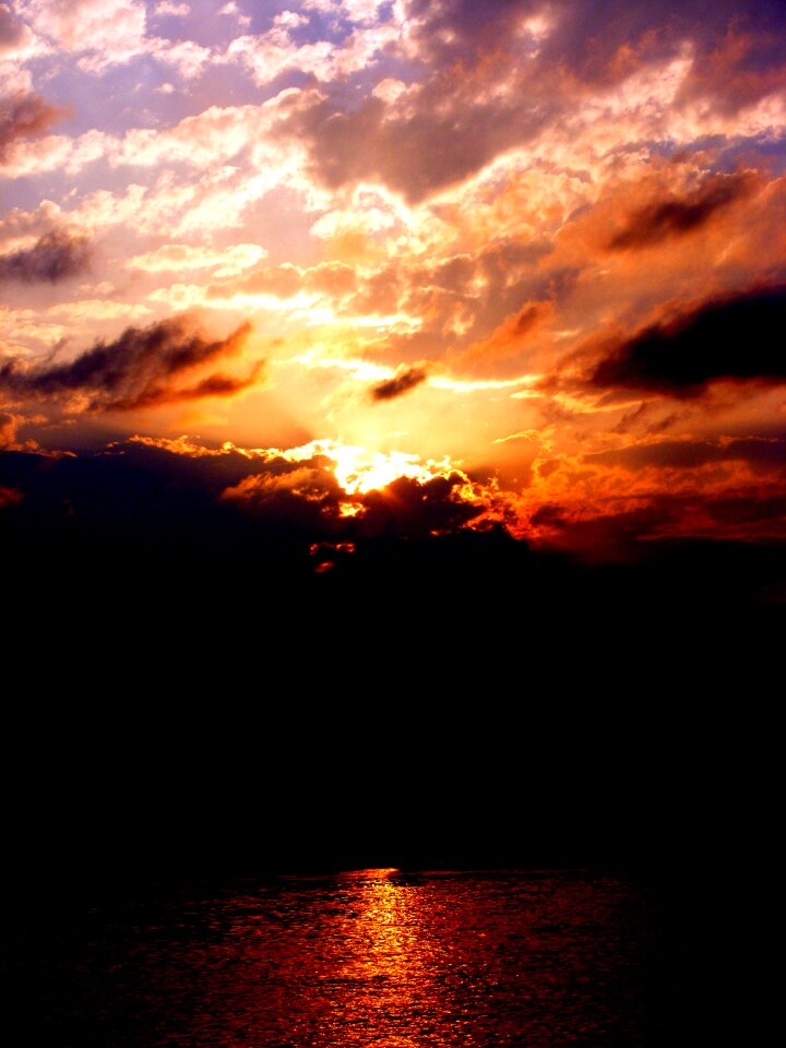 Sky sun red