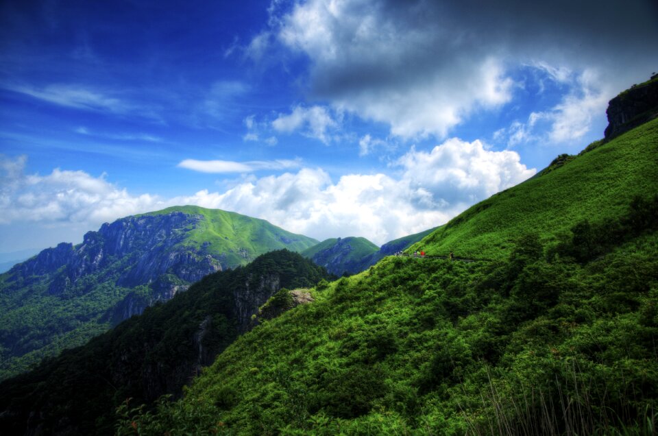 Mountains clouds vegetation