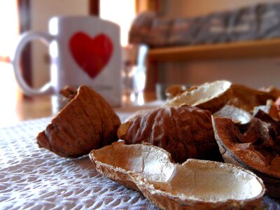 Peanuts cup walnuts