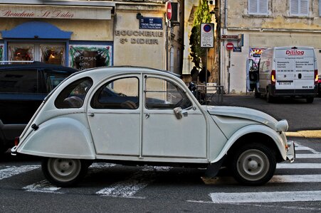 Car white avignon