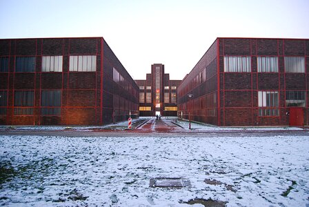 Architecture mirror axis central