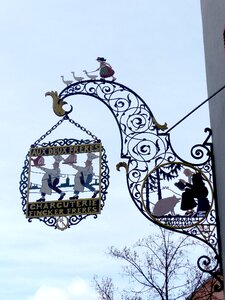 Filigree metal decoration