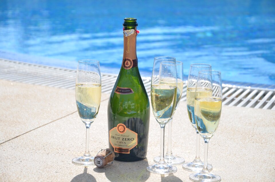 Toast cava swimming pool