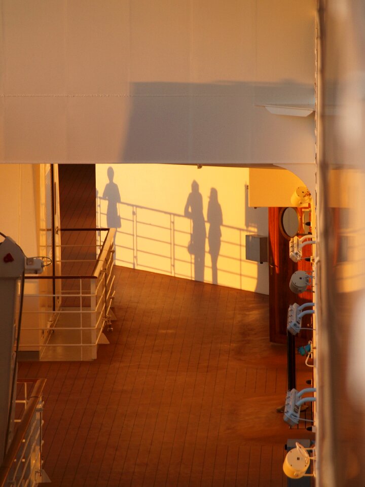 Railing ship hispanic