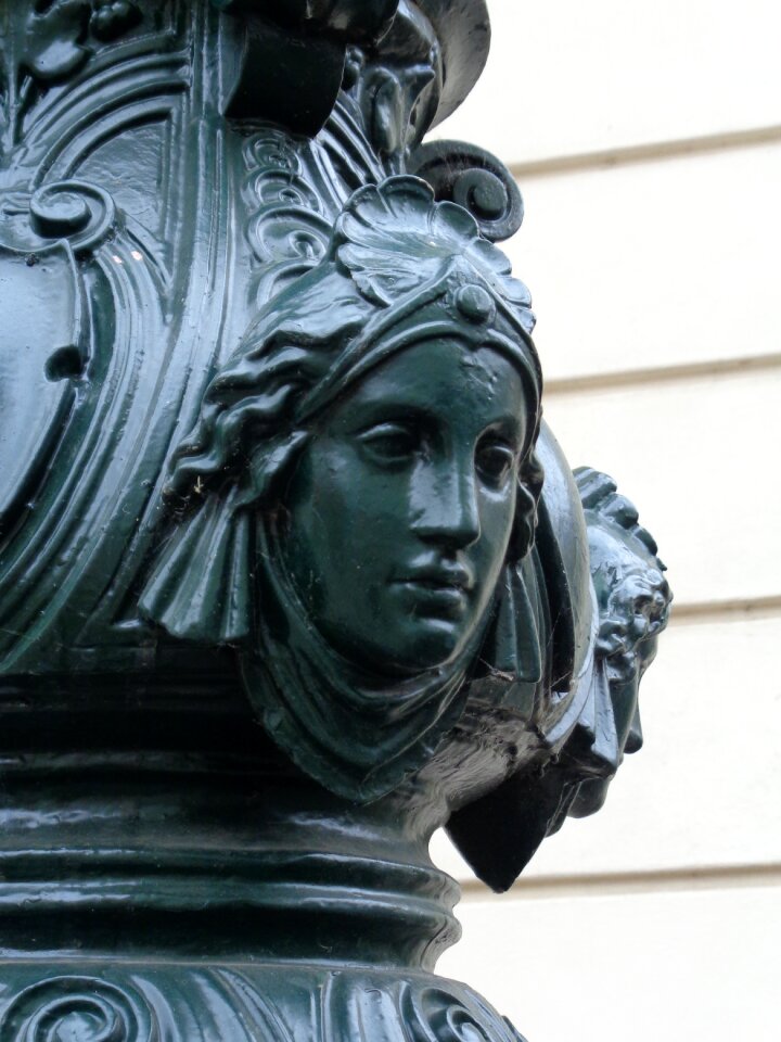 Replacement lamp monument lantern