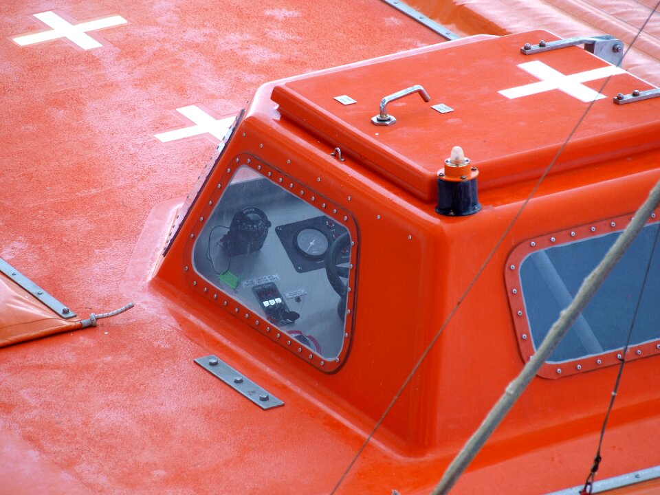 Ship equipment rescue
