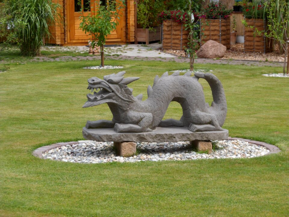 Dragon garden design river stone