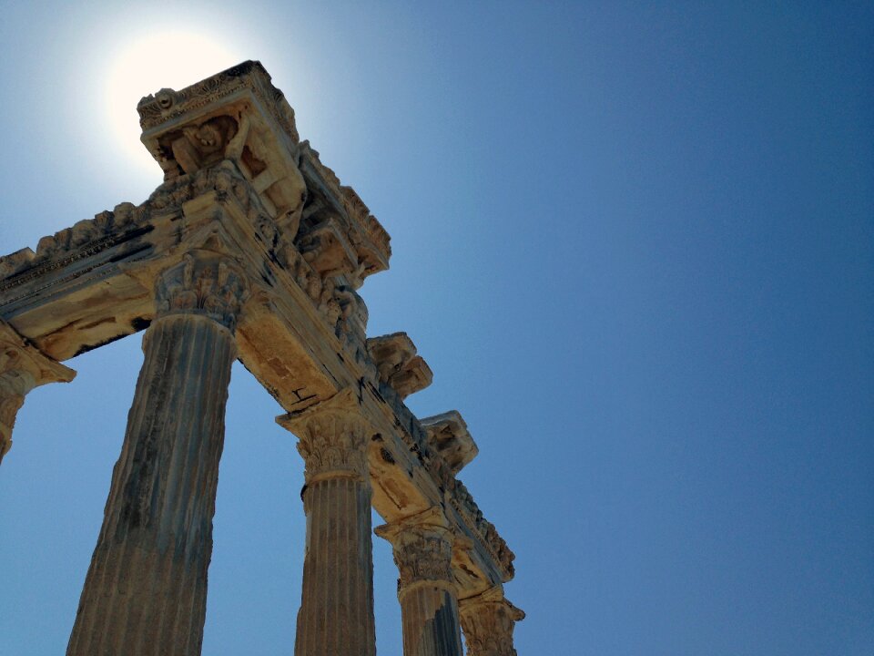 Column apollo temple air