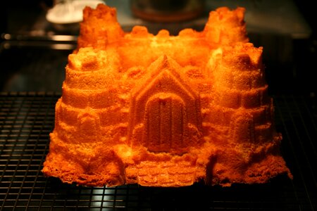 Castle cake baking