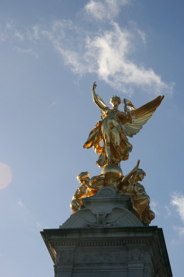 Monument london gold