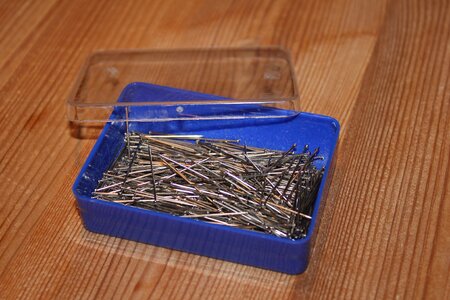 Pins carton box sew