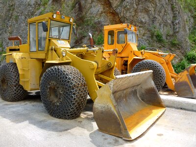 Scraper work machines