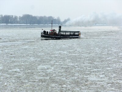 Steamboat winter elbe ice floes