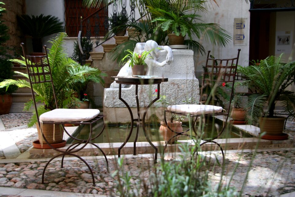 Courtyard morning invitation