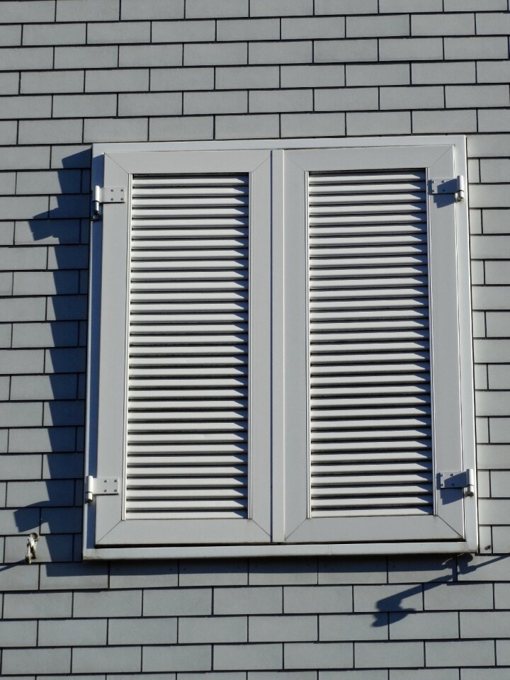 House facade wall structure window protection