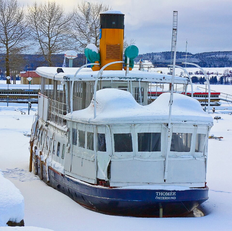 Old steamer ss thomé winter storage