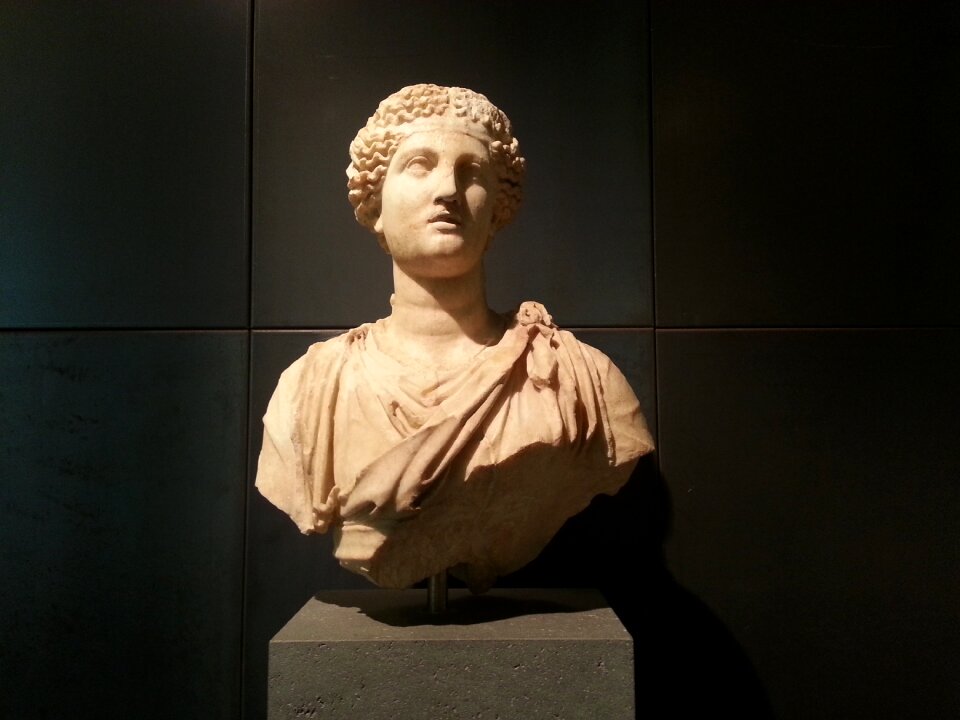 Woman marble the statue